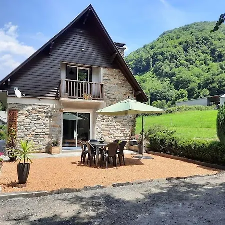 Holiday home Maison Avec Jardin Pres De Luchon Cazaux-Layrisse